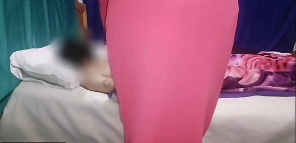  Arab stepmom wants to wake her stepson but she liked his penis